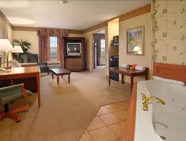 Imagen de la habitación del Hotel Ramada By Wyndham Sparta/at Speedway. Foto 12