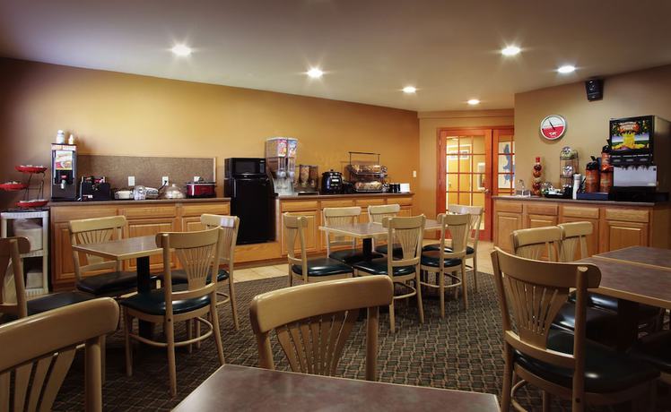 Imagen del bar/restaurante del Hotel Ramada By Wyndham Spirit Lake/okoboji. Foto 5
