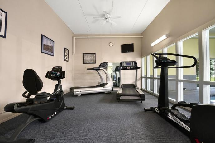 Imagen de los interiores del Hotel Ramada By Wyndham Spokane Airport. Foto 11