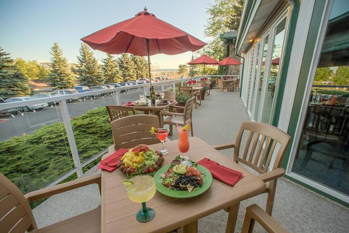 Imagen del bar/restaurante del Hotel Ramada By Wyndham Spokane Airport. Foto 2