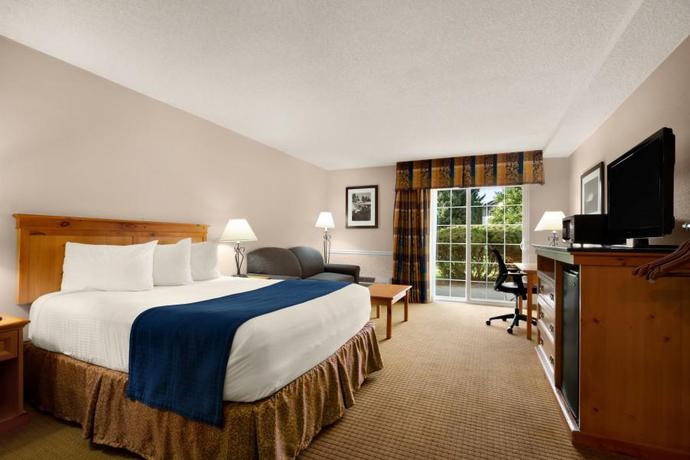Imagen de la habitación del Hotel Ramada By Wyndham Spokane Airport. Foto 7