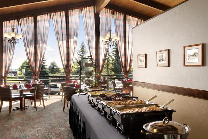 Imagen del bar/restaurante del Hotel Ramada By Wyndham Spokane Airport. Foto 5