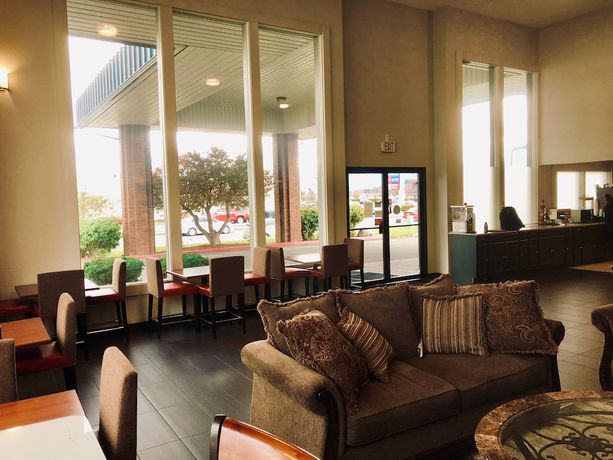 Imagen de los interiores del Hotel Ramada By Wyndham Spokane Valley. Foto 16