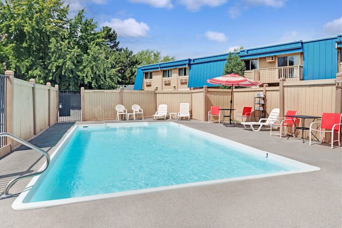 Imagen de la piscina del Hotel Ramada By Wyndham Spokane Valley. Foto 20