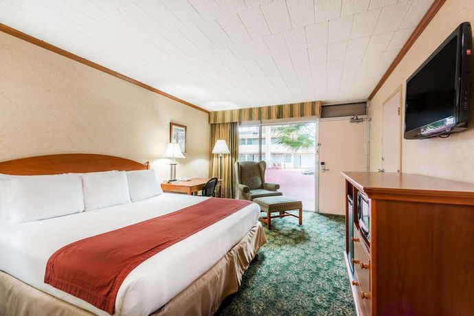 Imagen de la habitación del Hotel Ramada By Wyndham State College and Conference Center. Foto 10