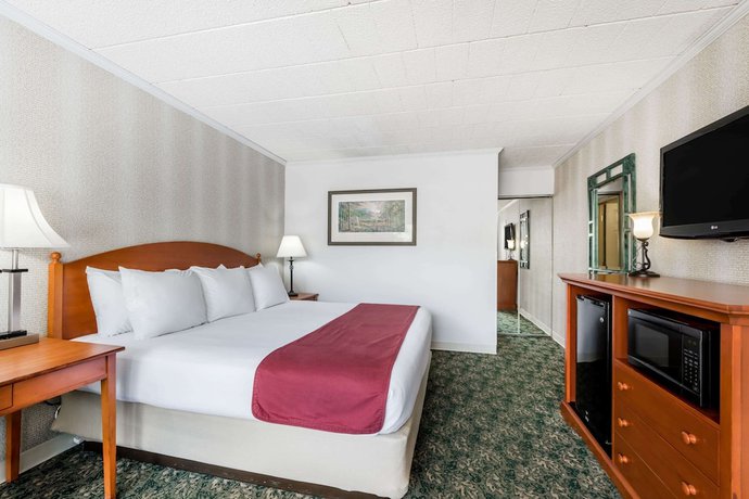 Imagen de la habitación del Hotel Ramada By Wyndham State College and Conference Center. Foto 12