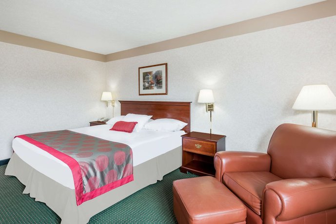 Imagen de la habitación del Hotel Ramada By Wyndham Strasburg Dover. Foto 7