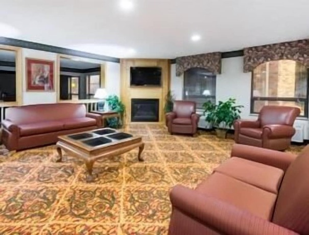 Imagen de los interiores del Hotel Ramada By Wyndham Strasburg Dover. Foto 20