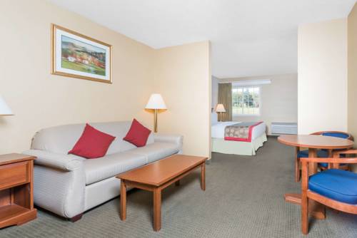Imagen de la habitación del Hotel Ramada By Wyndham Strasburg/shenandoah Valley. Foto 8