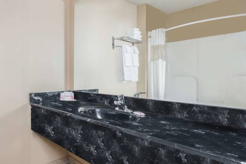 Imagen de la habitación del Hotel Ramada By Wyndham Strasburg/shenandoah Valley. Foto 9