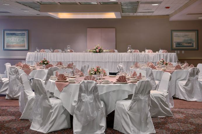 Imagen de los interiores del Hotel Ramada By Wyndham Sunnyvale/silicon Valley. Foto 16