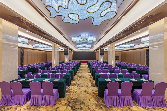 Imagen de los interiores del Hotel Ramada By Wyndham Taixing. Foto 17