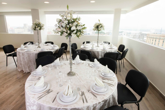 Imagen de los interiores del Hotel Ramada By Wyndham Tampico Centro. Foto 16