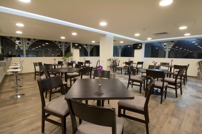 Imagen del bar/restaurante del Hotel Ramada By Wyndham Tampico Centro. Foto 7