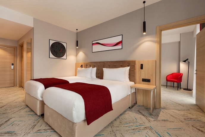 Imagen de la habitación del Hotel Ramada By Wyndham Targu Jiu. Foto 9