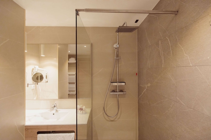 Imagen de la habitación del Hotel Ramada By Wyndham Targu Jiu. Foto 10