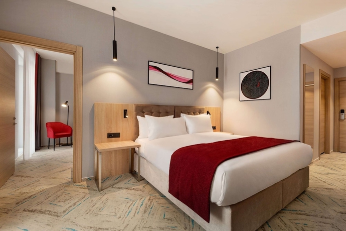 Imagen de la habitación del Hotel Ramada By Wyndham Targu Jiu. Foto 14