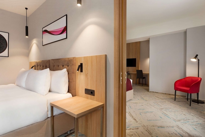 Imagen de la habitación del Hotel Ramada By Wyndham Targu Jiu. Foto 16