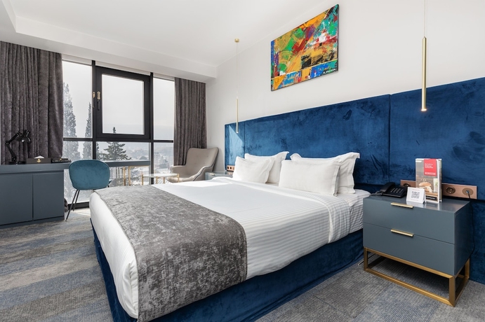 Imagen de la habitación del Hotel Ramada By Wyndham Tbilisi Old City. Foto 2