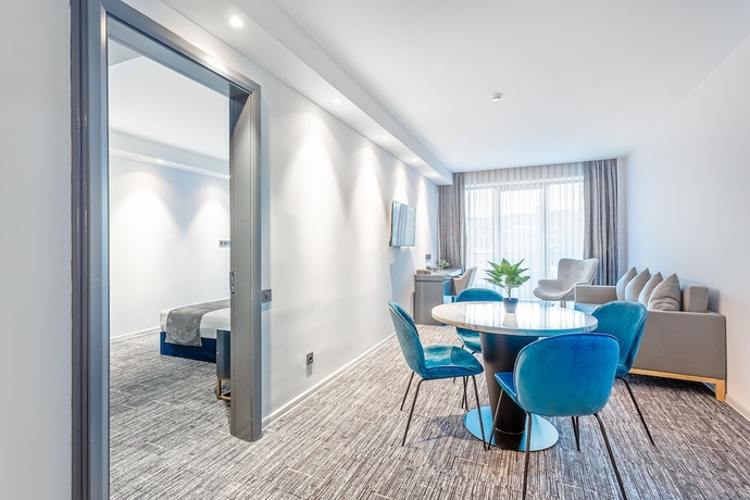 Imagen de la habitación del Hotel Ramada By Wyndham Tbilisi Old City. Foto 10