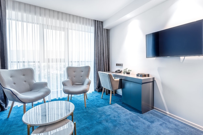 Imagen de la habitación del Hotel Ramada By Wyndham Tbilisi Old City. Foto 15