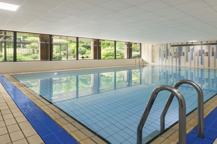 Imagen de la piscina del Hotel Ramada By Wyndham Telford Ironbridge. Foto 16