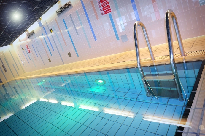 Imagen de la piscina del Hotel Ramada By Wyndham Telford Ironbridge. Foto 17