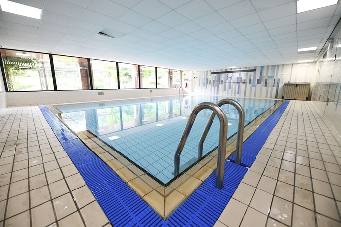 Imagen de la piscina del Hotel Ramada By Wyndham Telford Ironbridge. Foto 19