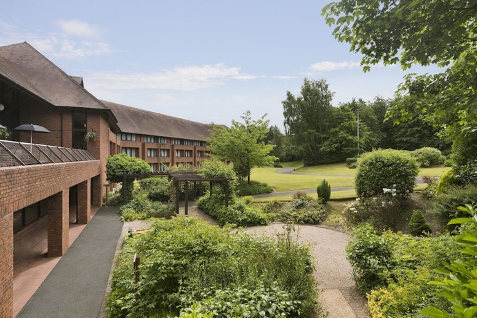 Imagen de los exteriores del Hotel Ramada By Wyndham Telford Ironbridge. Foto 11