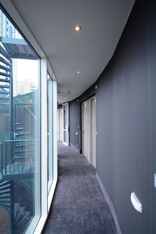 Imagen de los interiores del Hotel Ramada By Wyndham The Hague Scheveningen. Foto 12