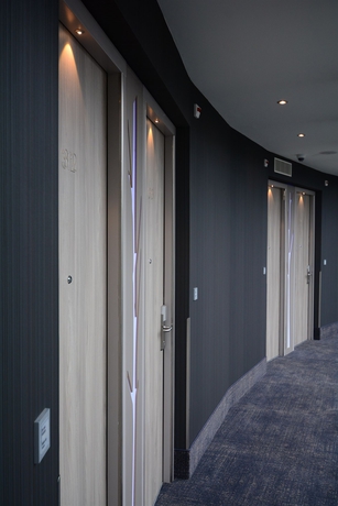 Imagen de los interiores del Hotel Ramada By Wyndham The Hague Scheveningen. Foto 13