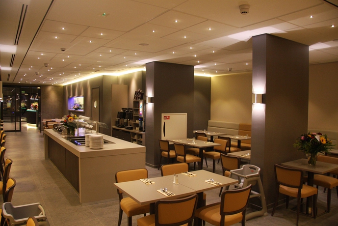 Imagen del bar/restaurante del Hotel Ramada By Wyndham The Hague Scheveningen. Foto 4