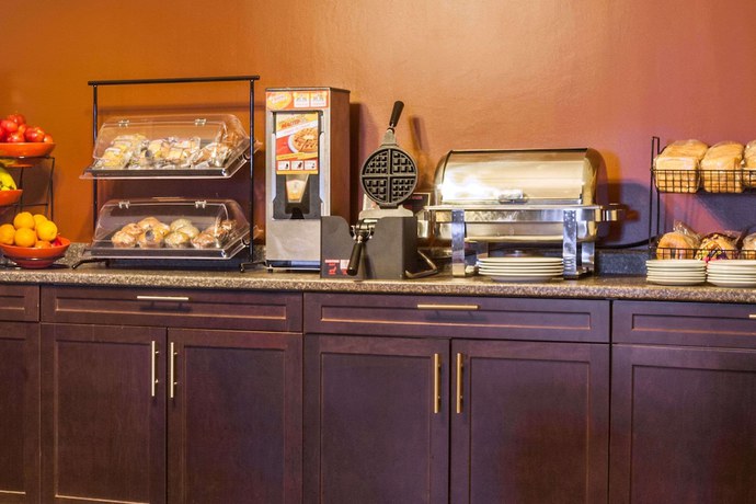 Imagen del bar/restaurante del Hotel Ramada By Wyndham Timmins. Foto 3