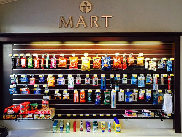 Imagen de los interiores del Hotel Ramada By Wyndham Torrance. Foto 15