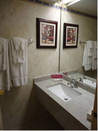 Imagen de la habitación del Hotel Ramada By Wyndham Trenton. Foto 4