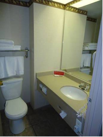 Imagen de la habitación del Hotel Ramada By Wyndham Trenton. Foto 5