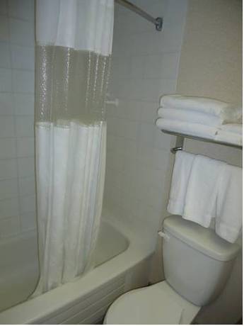Imagen general del Hotel Ramada By Wyndham Trenton. Foto 1