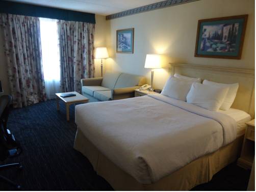 Imagen de la habitación del Hotel Ramada By Wyndham Trenton. Foto 10