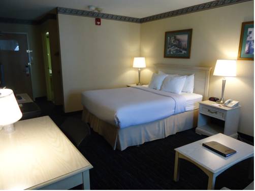 Imagen de la habitación del Hotel Ramada By Wyndham Trenton. Foto 11