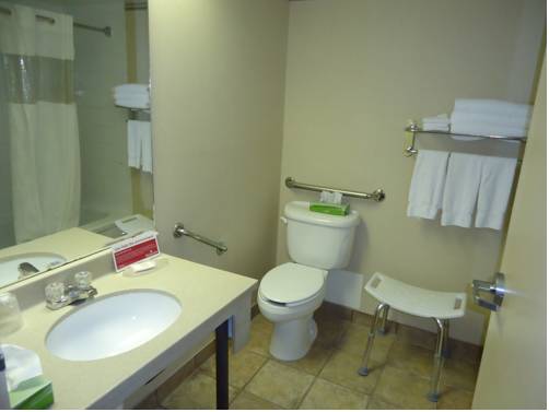 Imagen de la habitación del Hotel Ramada By Wyndham Trenton. Foto 12
