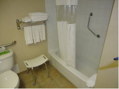 Imagen de la habitación del Hotel Ramada By Wyndham Trenton. Foto 13