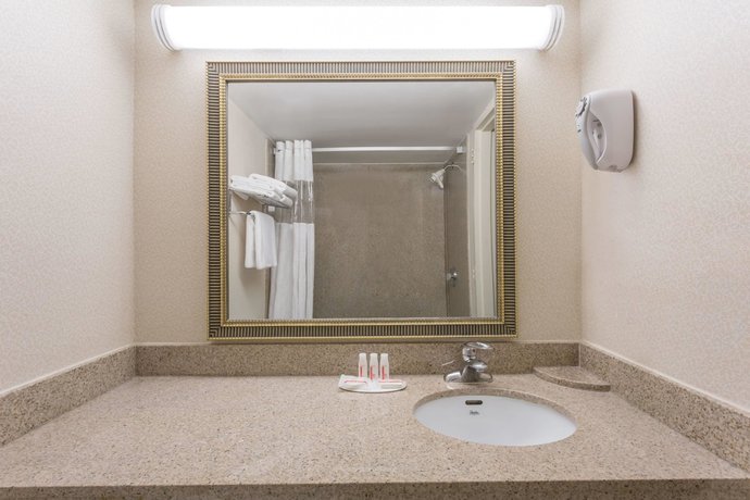 Imagen de la habitación del Hotel Ramada By Wyndham Triangle/quantico. Foto 10