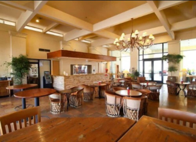 Imagen de los interiores del Hotel Ramada By Wyndham Tucson. Foto 15