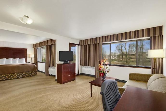 Imagen de la habitación del Hotel Ramada By Wyndham Tukwila Southcenter. Foto 8