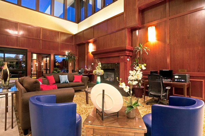 Imagen de los interiores del Hotel Ramada By Wyndham Tukwila Southcenter. Foto 13