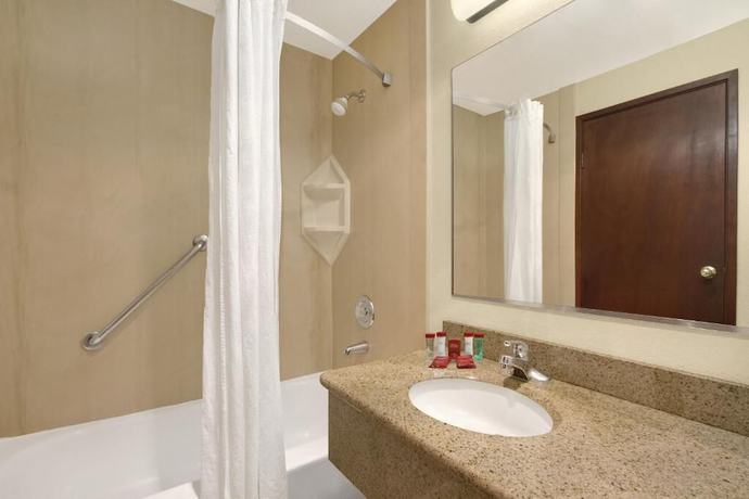 Imagen de la habitación del Hotel Ramada By Wyndham Tukwila Southcenter. Foto 10