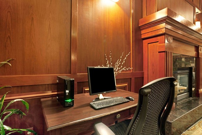 Imagen de los interiores del Hotel Ramada By Wyndham Tukwila Southcenter. Foto 19