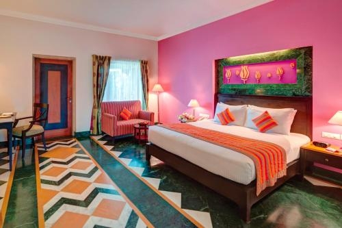 Imagen de la habitación del Hotel Ramada By Wyndham Udaipur Resort and Spa. Foto 9