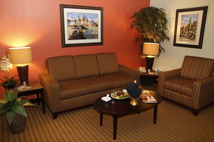Imagen de la habitación del Hotel Ramada By Wyndham Viscount Suites Tucson East. Foto 4