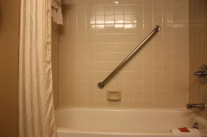Imagen de la habitación del Hotel Ramada By Wyndham Viscount Suites Tucson East. Foto 5
